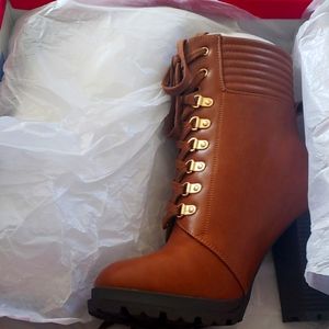 Size 8 Lace up Heel boots